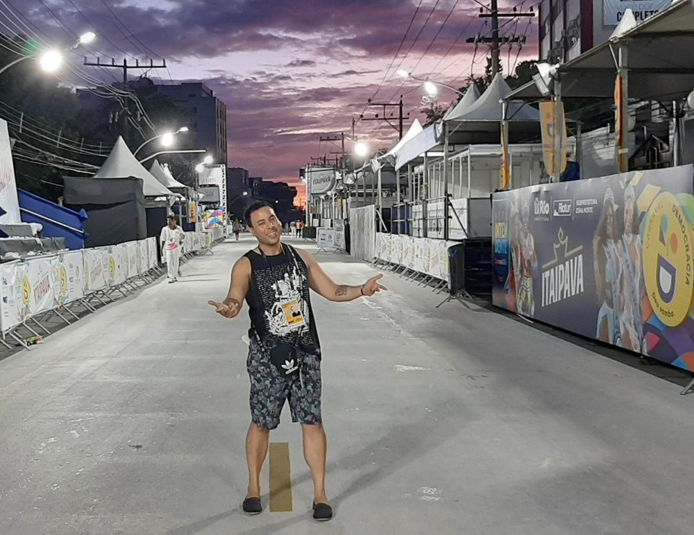 Jornalista Anderson Lopes fica encantado com a Nova Intendente Magalhães - Foto: Leandro Amorim 