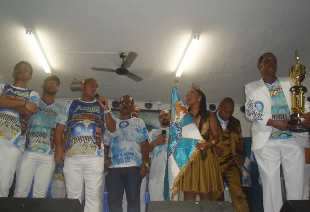 Antes de anunciar o samba campeão do Arame de Ricardo - Foto: Anderson Lopes