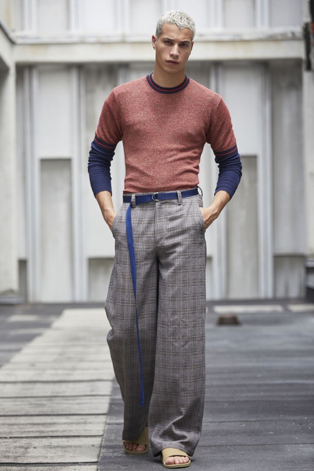 A calça quanto mais larga mais estiloso fica o visual - Foto: Pinterest