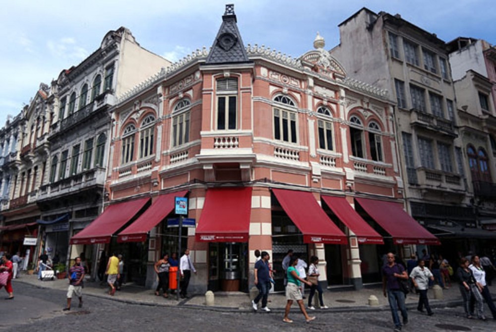 LINS9960 - RJ - 11/05/2015 - CASA/CAVE - CIDADES OE - A tradicional casa de lanches do centro carioca Casa Cavé (FOTO), com 155 anos, volta na quarta-feira ao endereço original, na esquina das ruas Uruguaiana e Sete de Setembro. Foto: FABIO MOTTA/ESTADÃO