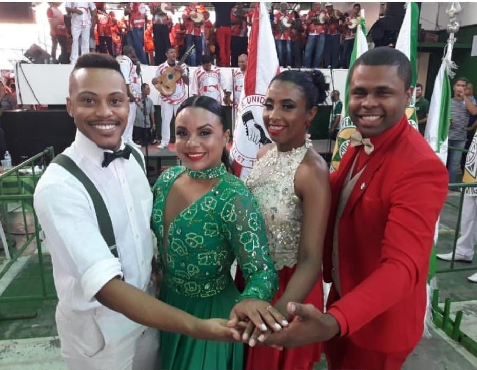 Casais de mestre-sala e porta-bandeira - Foto: Diego Mendes 