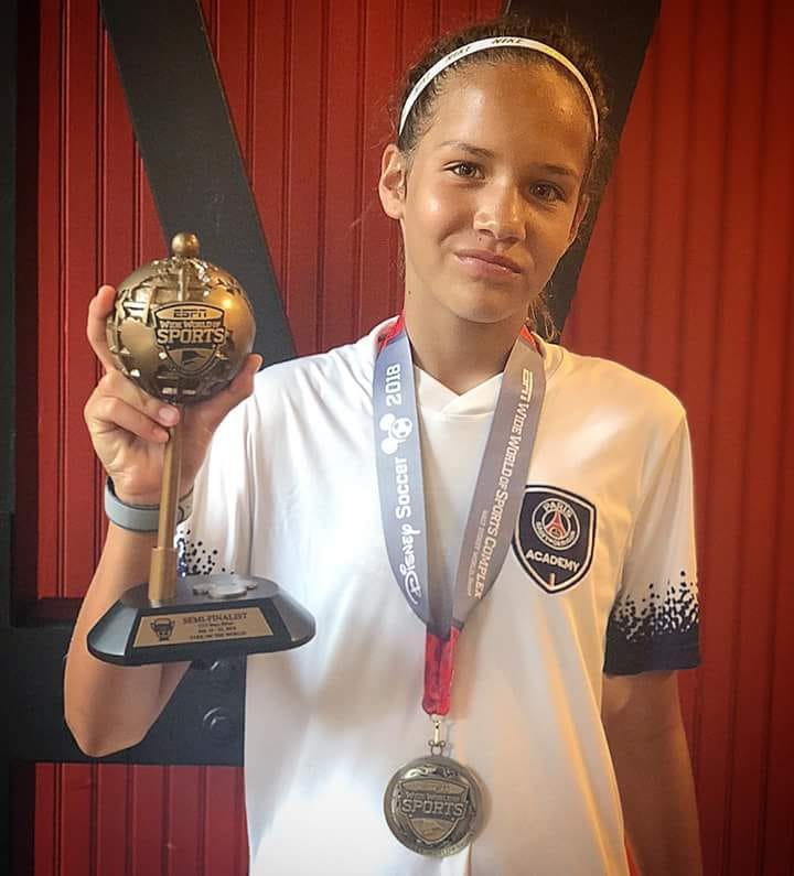 Lara já é considerada fenômeno no futebol - Foto / Divulgação