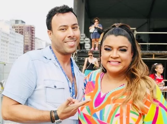 Jornalista Anderson Lopes e Preta Gil - Foto de Capa: Robson Calixto 