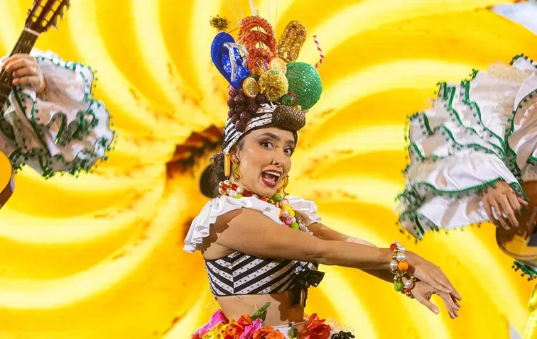  Roxy Dinner Show, cena Carmem Miranda - Foto de Capa: Rafael Catarcione