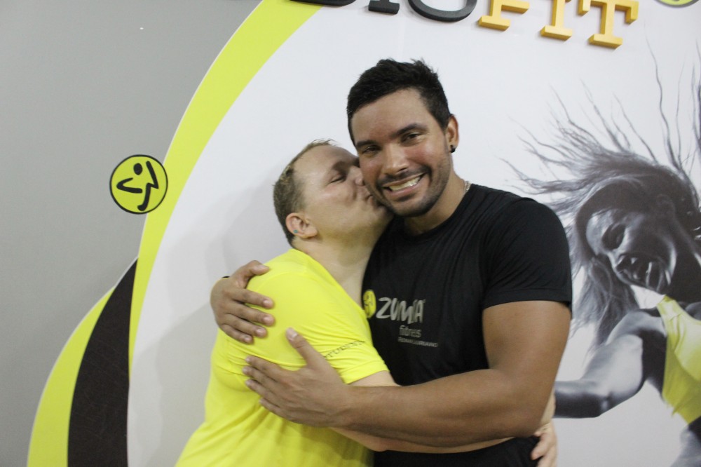 Professor de Educação física Renan Lauriano realiza diariamente aulas de zumba - Foto / Divulgação