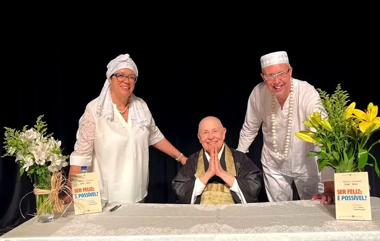 Mãe Kelly, Pai Denisson e Monja Coen Roshi - Foto de Capa: Divulgação 