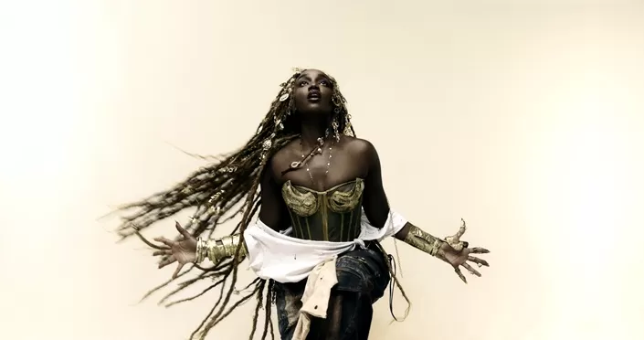 IZA - Foto de Capa: MarVin (@mar_____vin)