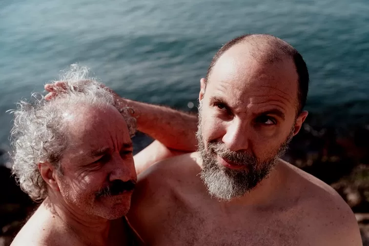 “Flutuando” - Foto de Capa: Carolina Spork