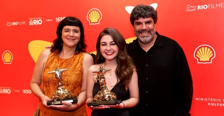 Mara Lobão, Klara Castanho e Rodrigo Montenegro - Foto de Capa: Roberto Filho 