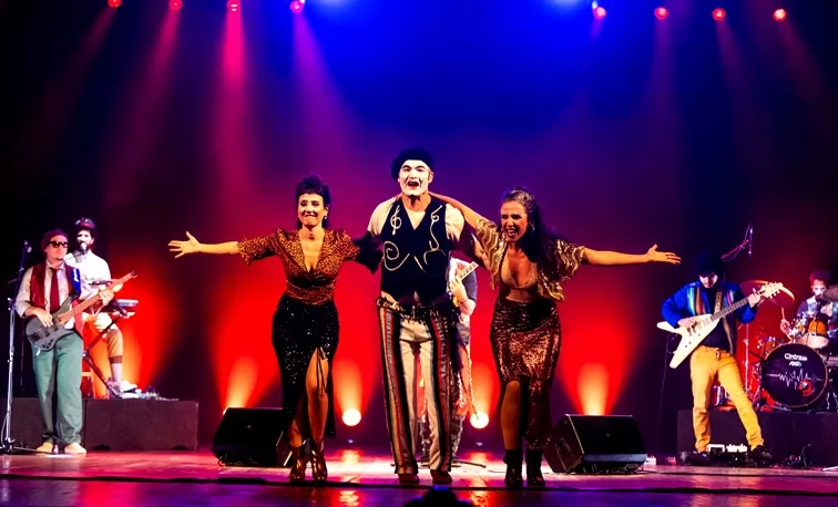 O Teatro Mágico - Foto de Capa: Vinny Campos