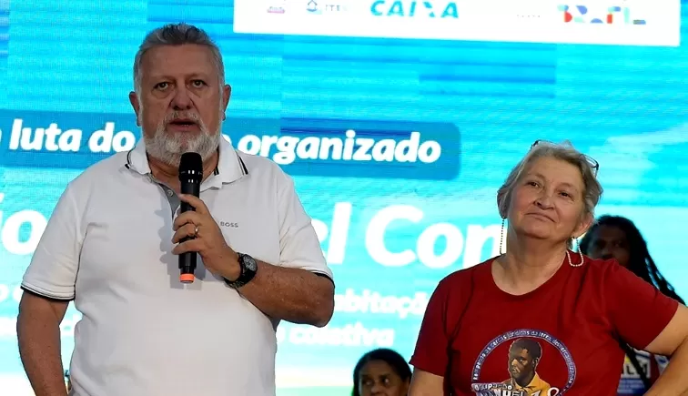 Carlos Vieira, presidente da CAIXA, e Lurdinha Lopes, coordenadora do MNLM - Foto de Capa: Dhavid Normando