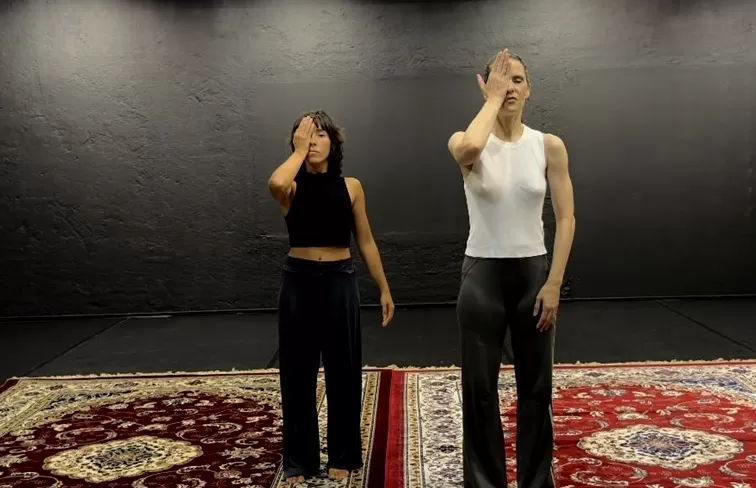  Esquerda para direita: Letícia Xavier e Flávia Tápias - Foto de Capa: Espaço Tápias