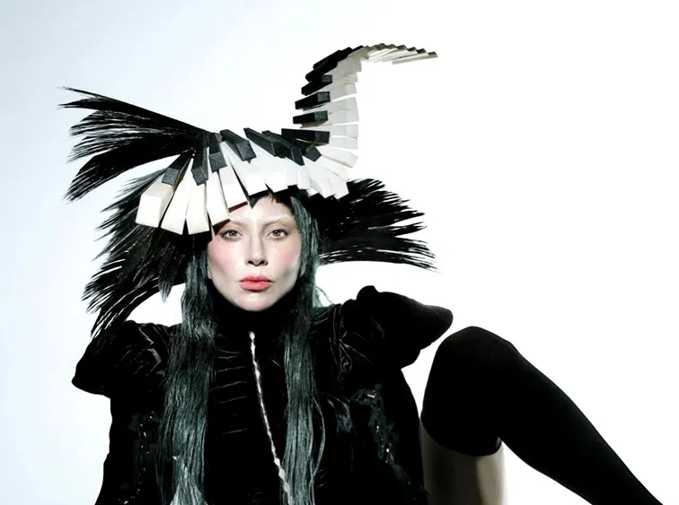 Lady Gaga - Foto de Capa: Instagram / @ladygaga