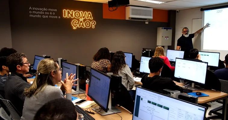 Aula do curso de Excel Avançado com IA - Foto de Capa: Divulgação / Senac RJ