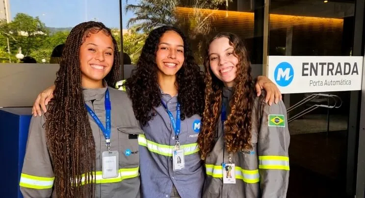 Isabela de Oliveira Santiago, 22 anos; Aline Barbosa Macedo (21); Julia Barreto Soares (20) - Foto de Capa: Divulgação / MetrôRio