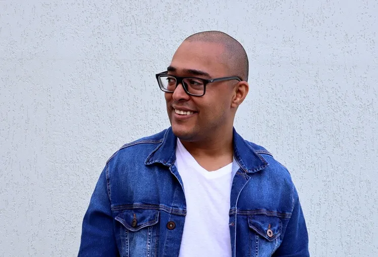 Cantor e compositor Thiago Còrdeiro - Foto de Capa: Divulgação 