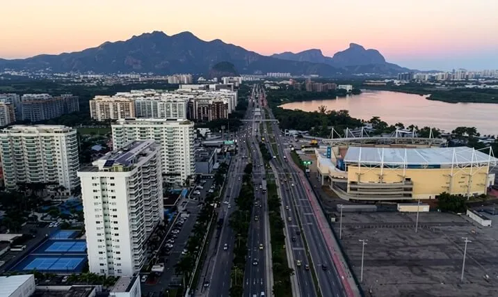 Avenida Embaixador Abelardo Bueno - Foto de Capa: GM Drones 