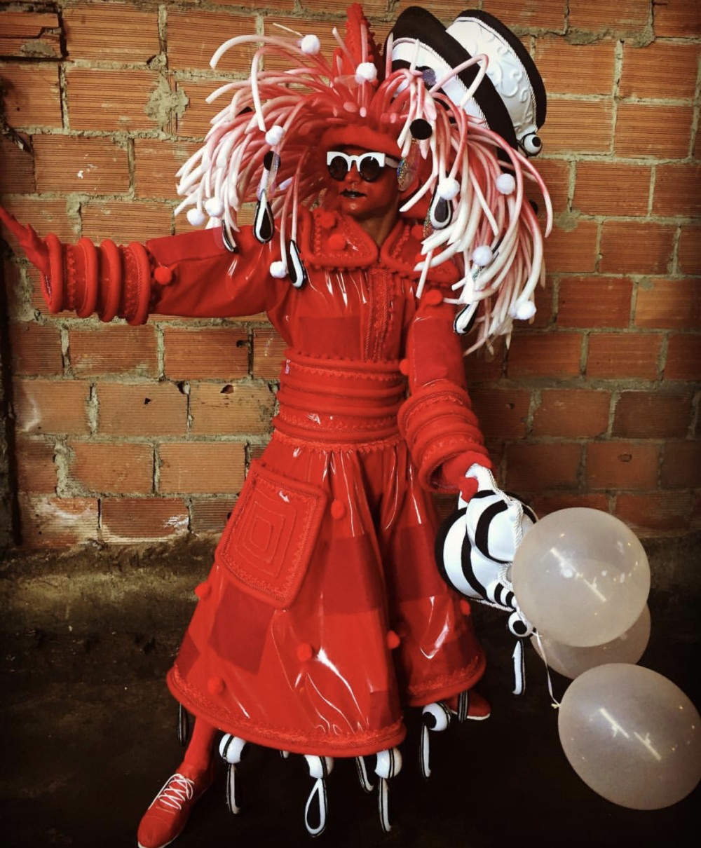 As fantasias são muito coloridas e chamativas - Foto / Divulgação 