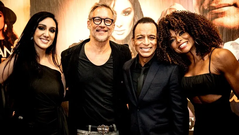  Marina Elali, Jon Secada, Adriana Bombom e o marido Adrien Cunha - Foto de Capa: Divulgação / Qualistage 