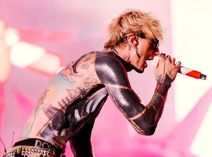 Machine Gun Kelly (MGK) - Foto de Capa: Instagram / @rockinrio