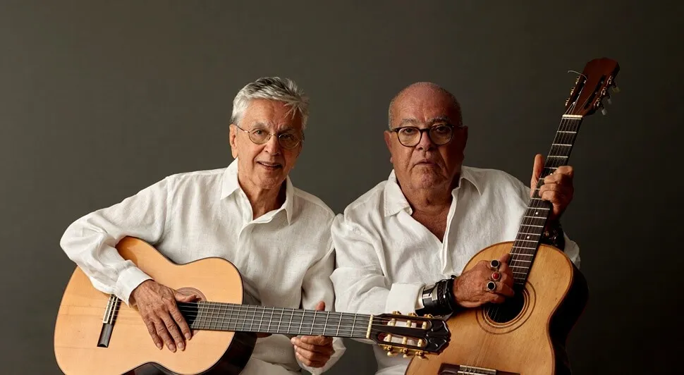 Cézar Mendes e Caetano Veloso - Foto de Capa: Bob Wolfenson