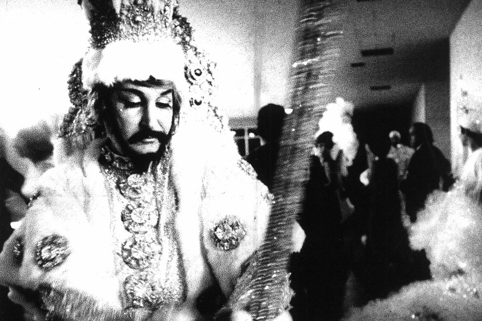 Brasil, Rio de Janeiro, RJ. O museólogo e carnavalesco Clóvis Bornay em um concurso de Fantasias. Bornay era figura marcante em todos os concursos que de tanto ganhar foi considerado hors concours, concorrente de honra não sujeito à premiação. FOTO:BARRET