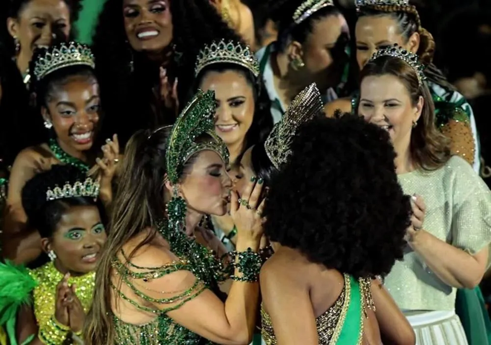 Paolla Oliveira e IZA - Foto de Capa: Agência Brazil News 