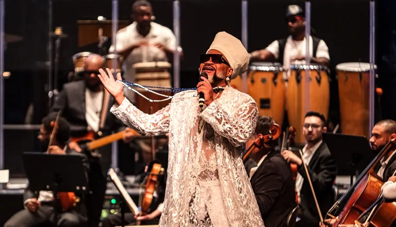 Carlinhos Brown - Foto de Capa: Rapha Garcia