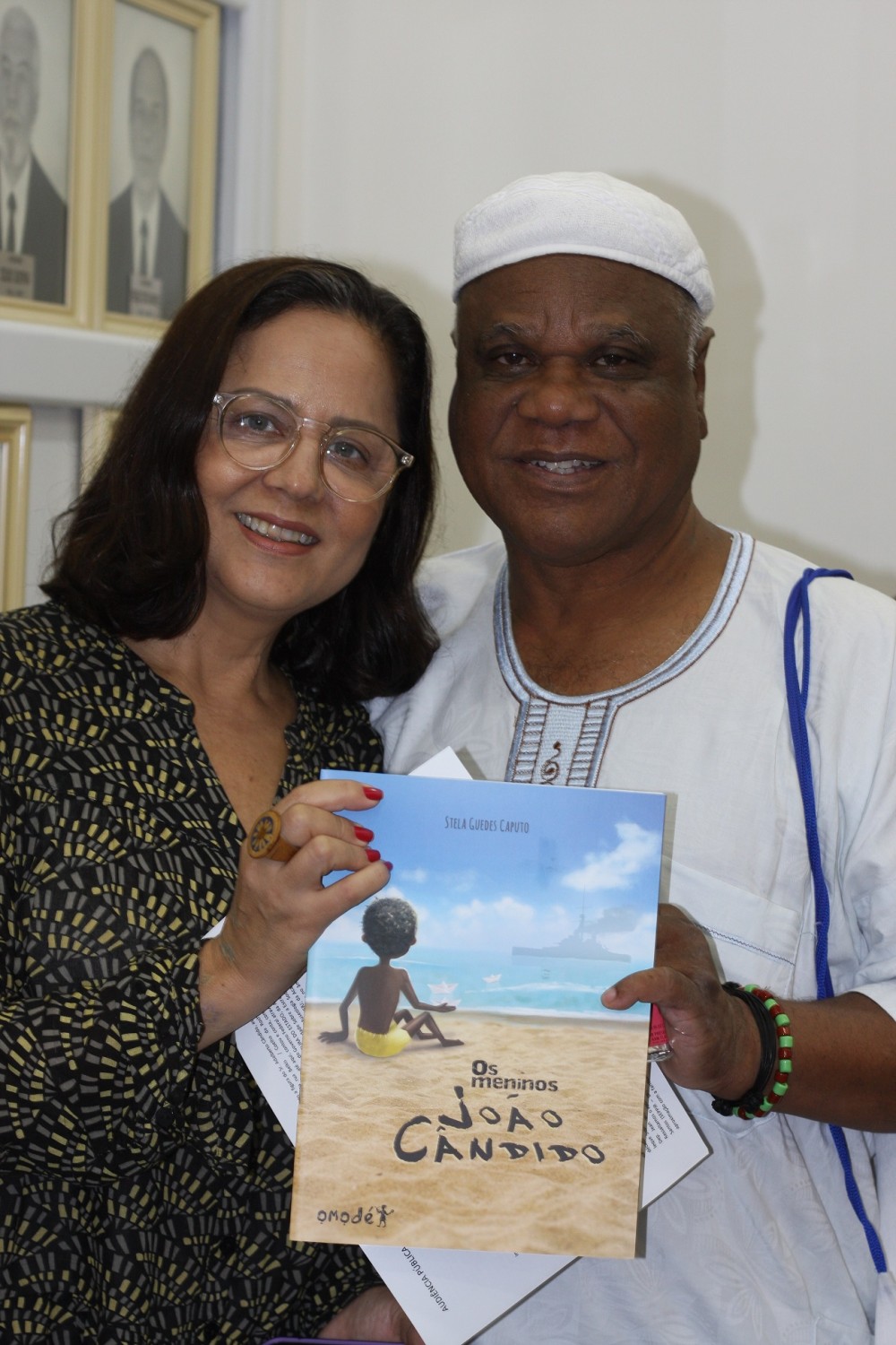 Escritora Stela Caputo com Ivanir dos Santos