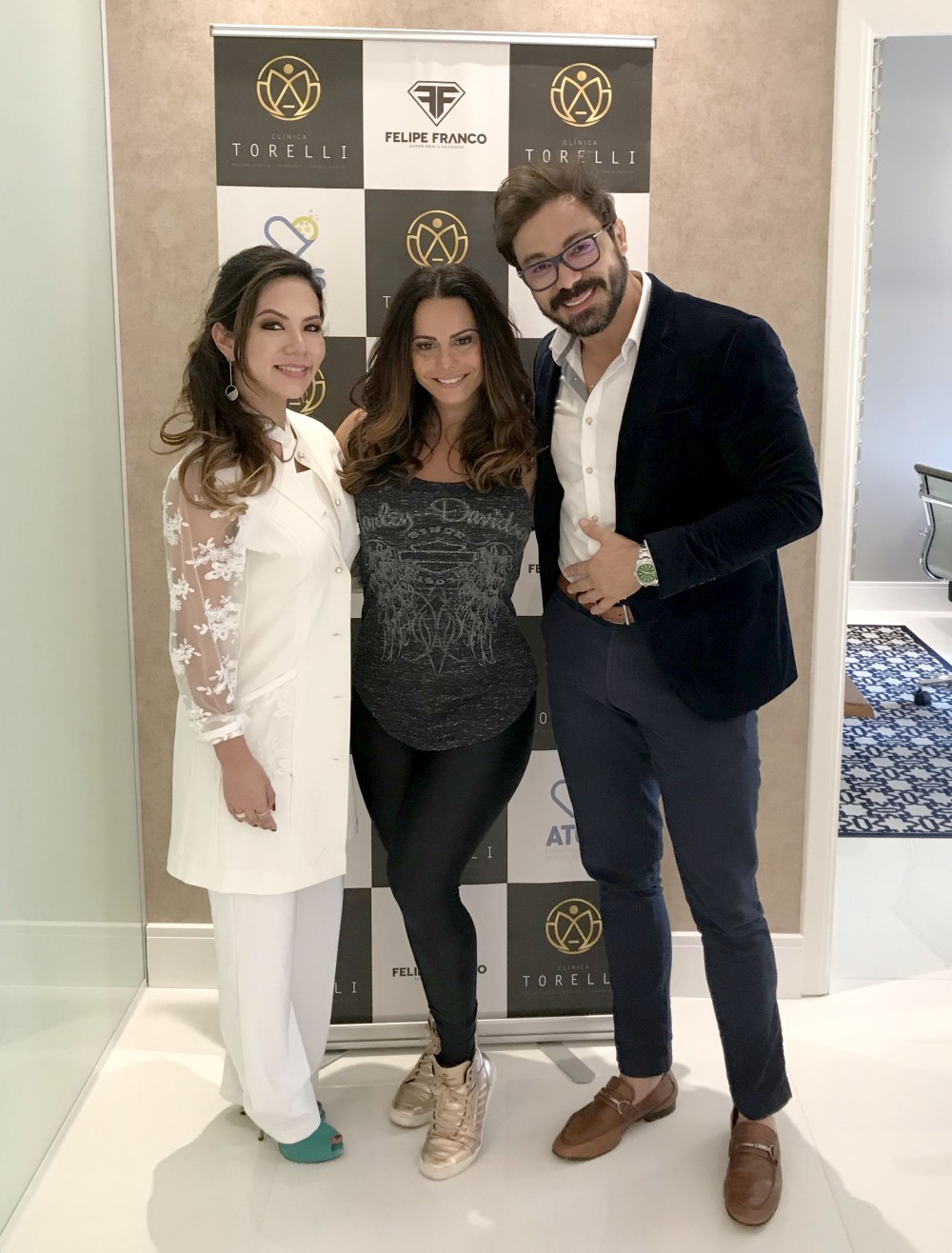 Dra Luana Ue, Viviane Araujo e Dr Alexandre Torelli - Foto: Renato Cipriano / Divulgação