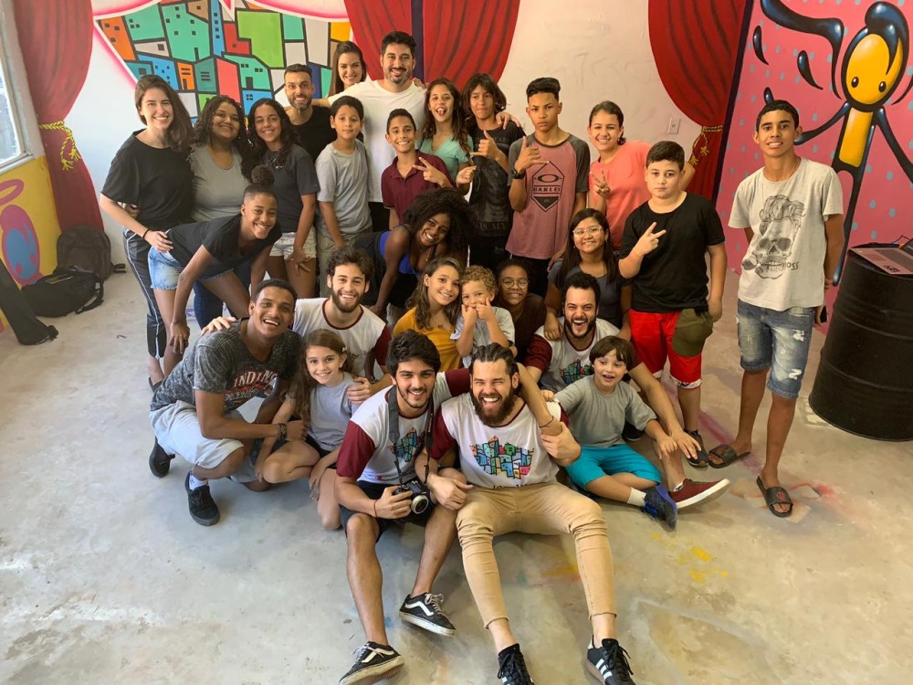 Projeto social que promove aulas de teatro para moradores da comunidade da Rocinha - Foto / Divulgação 