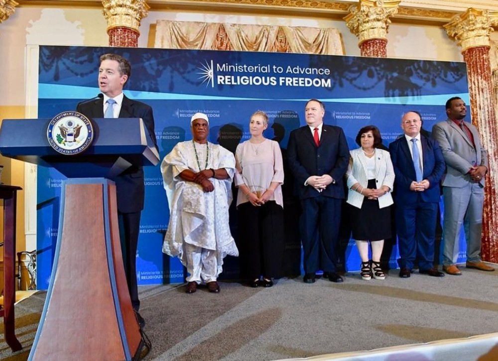 Sam Brownback, embaixador-geral dos EUA para a Liberdade Religiosa e os premiados - Foto / Divulgação