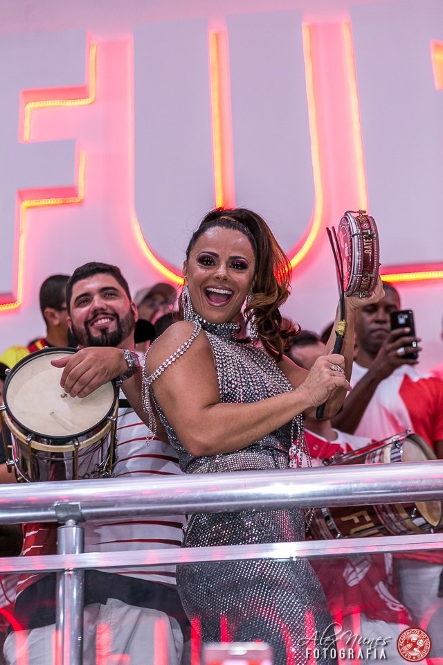 Rainha de bateria da Furiosa, Viviane Araújo - Foto: Alex Nunes
