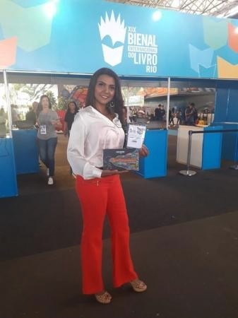 A vida humilde no bairro da Engenhoca, em Niterói, foi de onde Luciane tirou a inspiração para a vida e o livro - Foto / Divulgação 