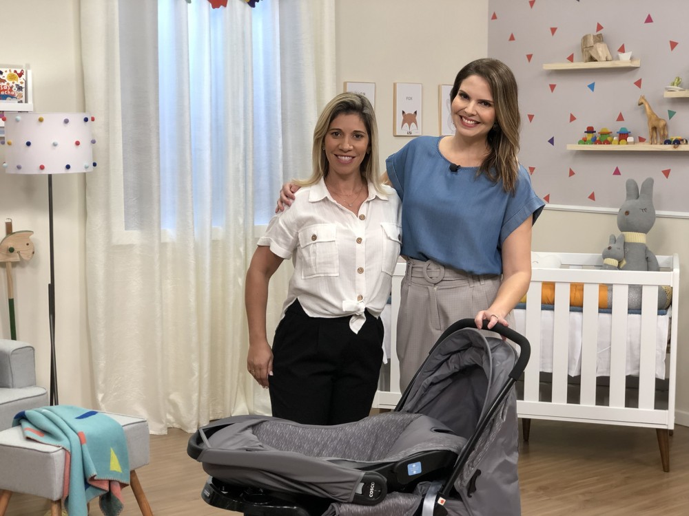 Consultora dos produtos vendidos no programa ‘Bebê-a-bá’, Ariana Melo, e a apresentadora Babi Marttins - Fotos / Divulgação