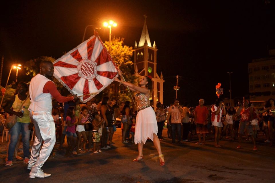Casal de mestre sala e porta bandeira - Foto: Emerson Pereira