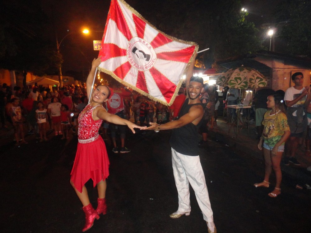 Casal de mestre-sala e porta-bandeira - Foto / Divulgação