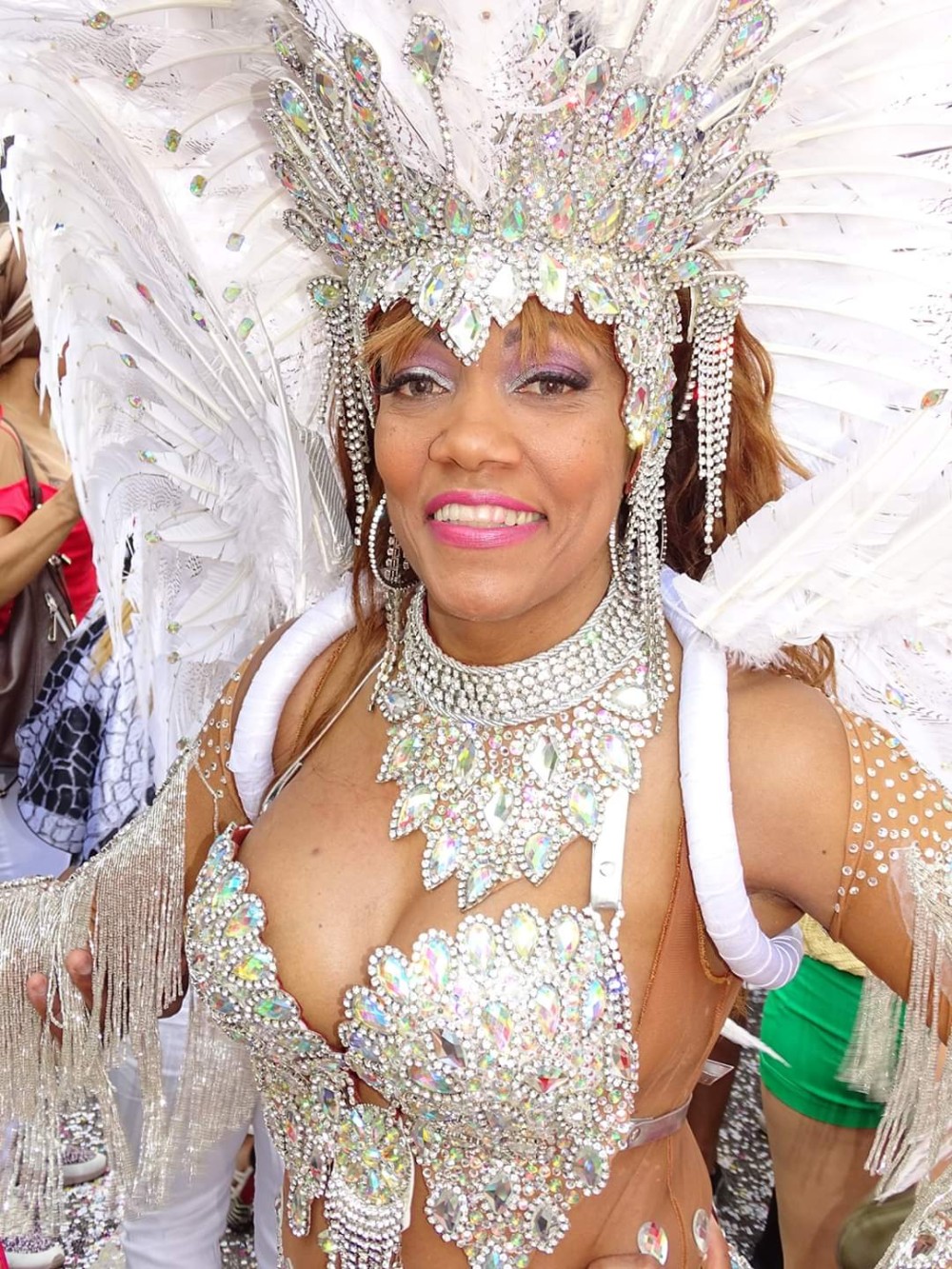 Morando na Suíça há anos, Solenmira desfila no Carnaval carioca por amor, prazer e carinho - Foto: Solenmira Munford