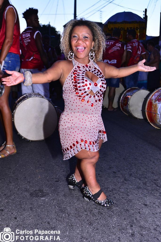 Passista da Unidos do Viradouro, Viviane de Assis - Foto: Carlos Papacena