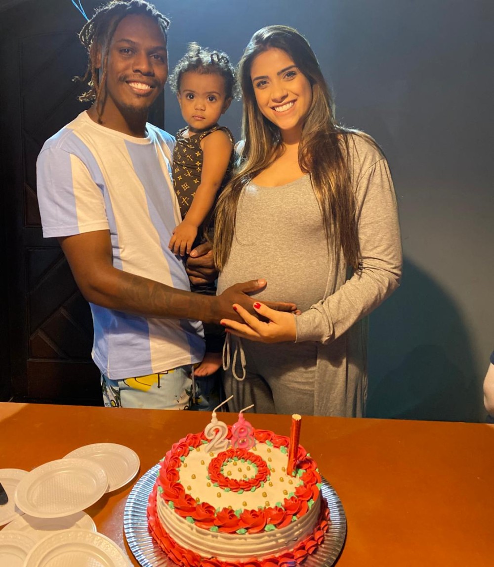 Sabrina comemora o aniversário em casa na quarentena - Foto / Divulgação 