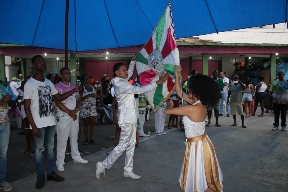 Casal de mestre-sala e porta-bandeira - Foto: Helder Martins