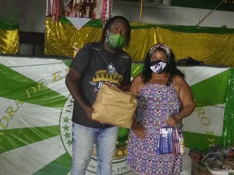 Cestas básicas arrecadadas durante a Live Botequim do Império Serrano