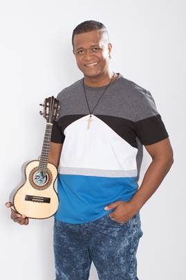 São muitas novidades na carreira do cantor e compositor: site, música e clipe - Foto / Divulgação 