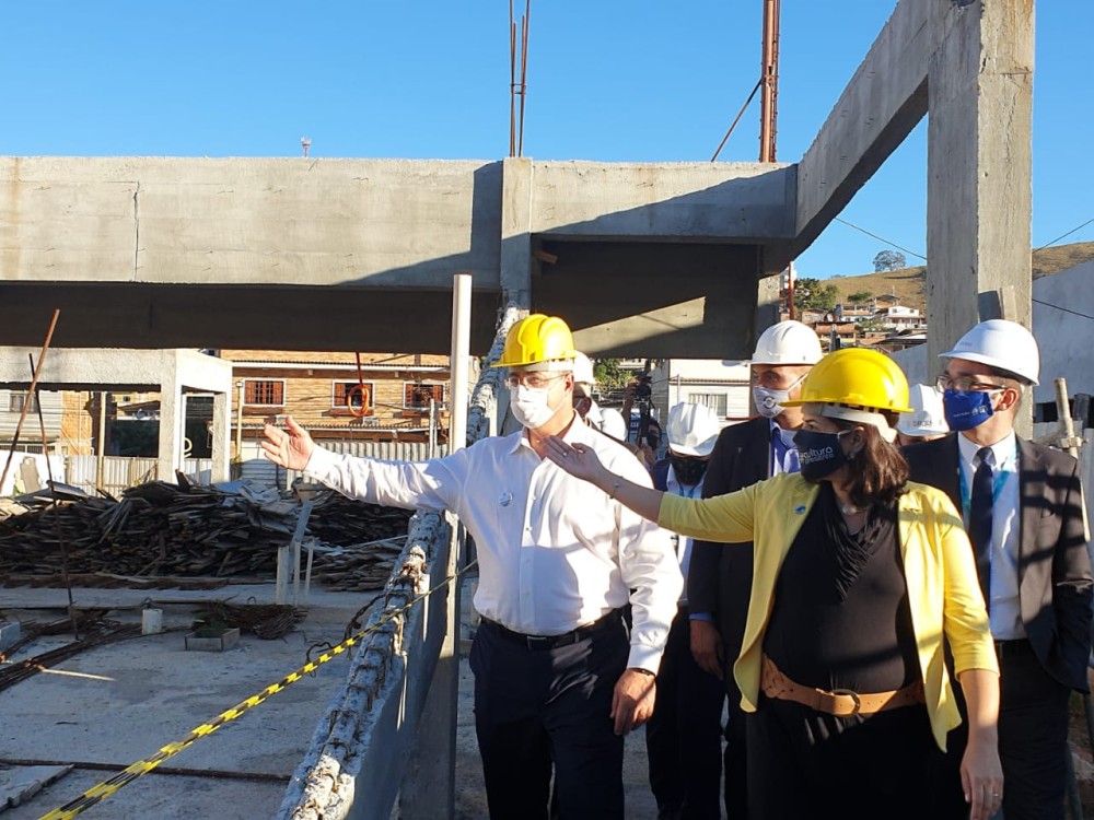 Governador e secretária de Cultura visitam obras do Cinema da Cidade em Cordeiro - Foto: Gui Maia