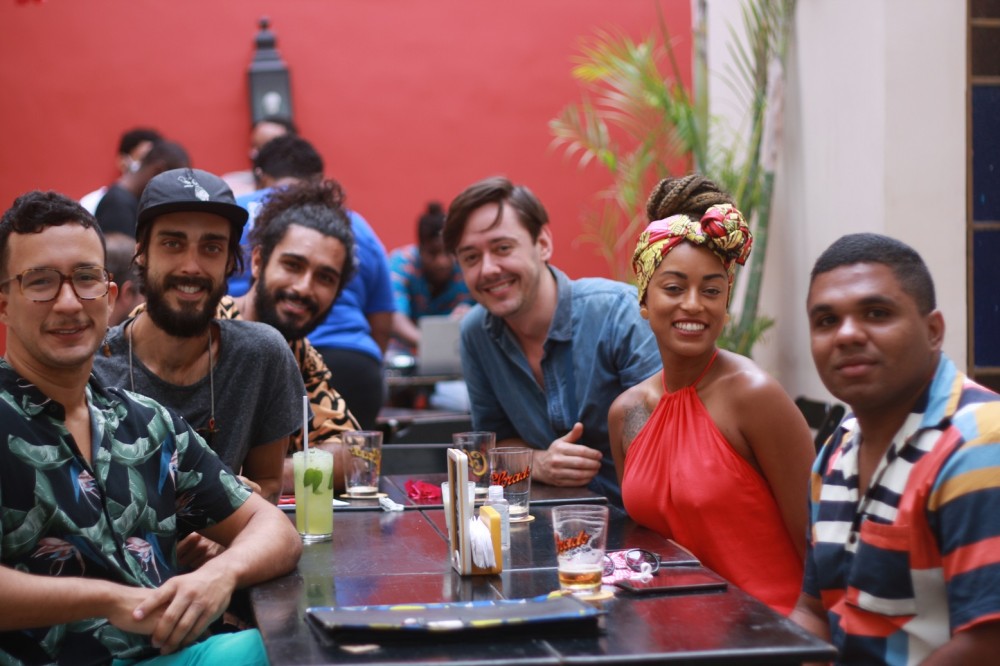 Galera reunida para saborear a deliciosa Feijoada de Quilombo - Foto: Rozangela Silva 