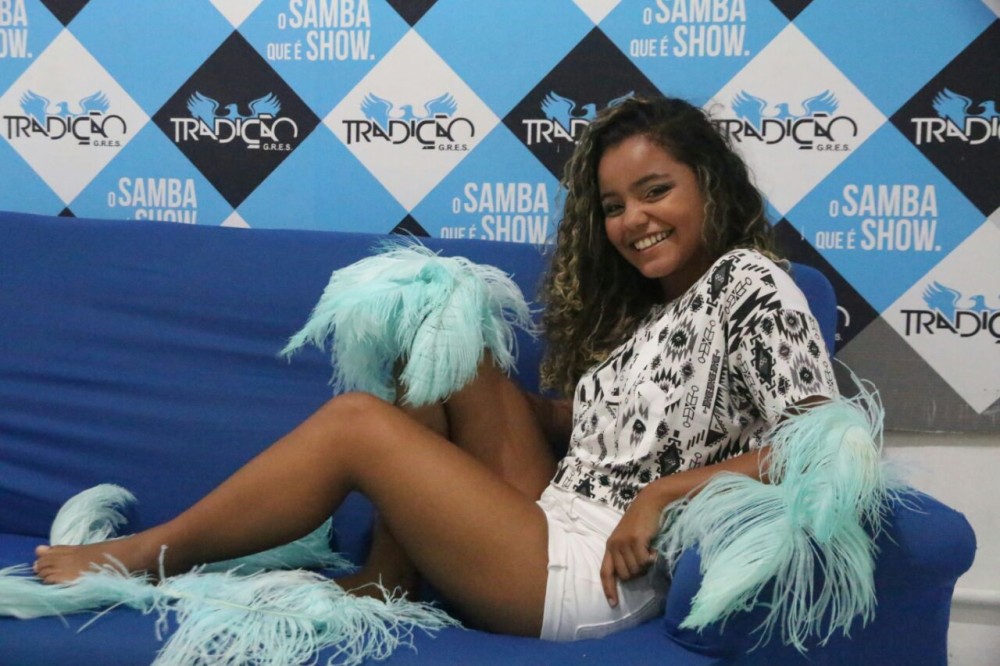  Porta-bandeira da Tradição, Joana Falcão