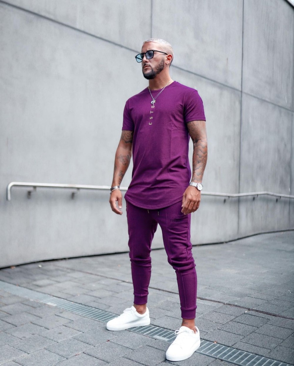 Montar looks com peças da mesma cor pode ser um desafio divertido e cheio de estilo - Foto: Pinterest 