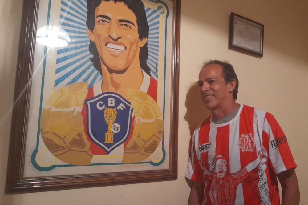 Vencedor da Bola de Prata em 1985, ex-jogador estará na alegoria 