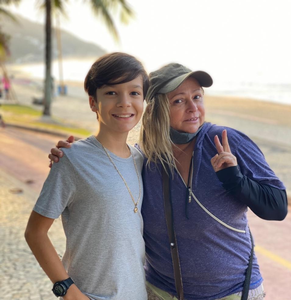 Ator mirim vive personagem que se encanta com o que há de melhor na Rocinha