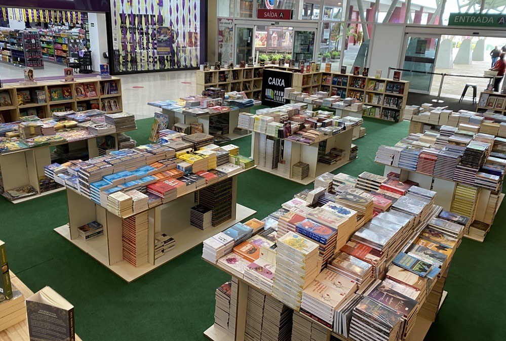 Obras: romance, ficção, auto ajuda, religiosos, jurídicos, história, filosofia e infantil - Foto: Divulgação 
